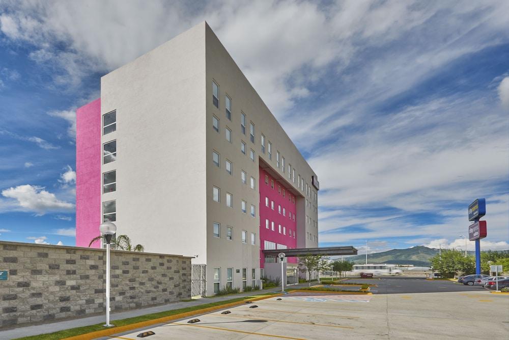 City Express Suites By Marriott Silao Aeropuerto Extérieur photo